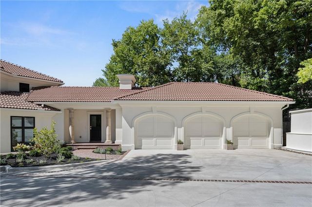 17040 S Highland Ridge Drive, Loch Lloyd, MO 64012