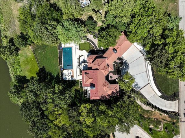 17040 S Highland Ridge Drive, Loch Lloyd, MO 64012