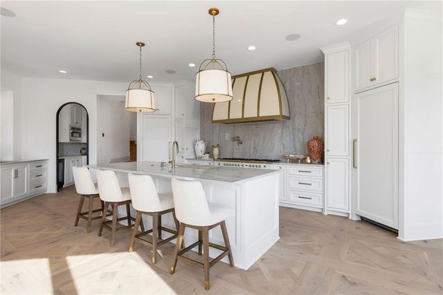 17040 S Highland Ridge Drive, Loch Lloyd, MO 64012