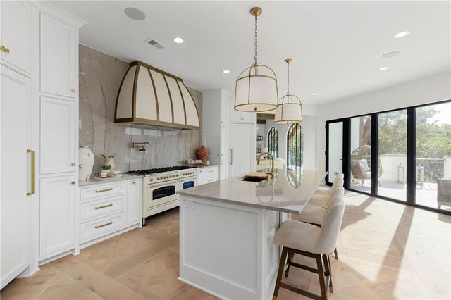 17040 S Highland Ridge Drive, Loch Lloyd, MO 64012