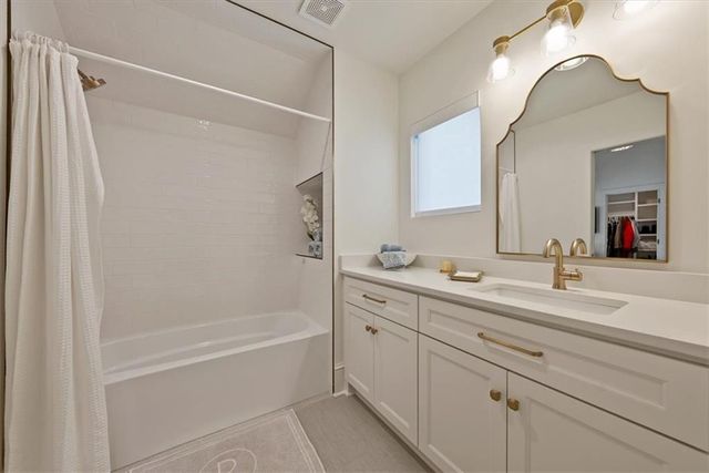 17040 S Highland Ridge Drive, Loch Lloyd, MO 64012