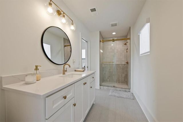 17040 S Highland Ridge Drive, Loch Lloyd, MO 64012
