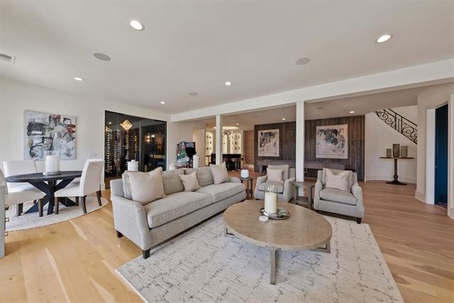 17040 S Highland Ridge Drive, Loch Lloyd, MO 64012