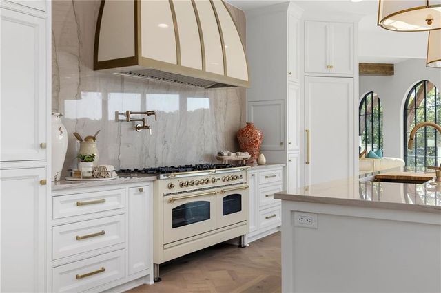 17040 S Highland Ridge Drive, Loch Lloyd, MO 64012