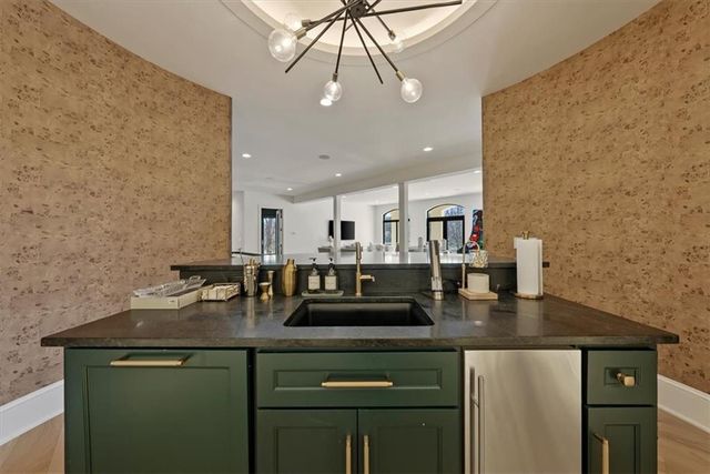17040 S Highland Ridge Drive, Loch Lloyd, MO 64012