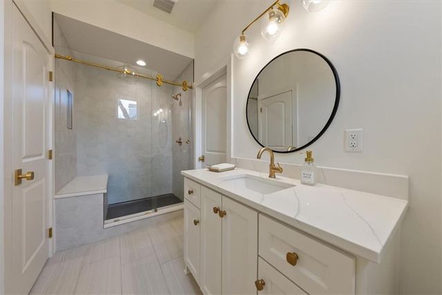 17040 S Highland Ridge Drive, Loch Lloyd, MO 64012