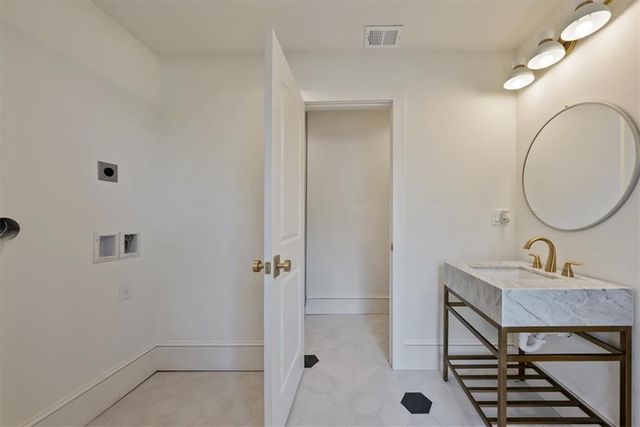 17040 S Highland Ridge Drive, Loch Lloyd, MO 64012