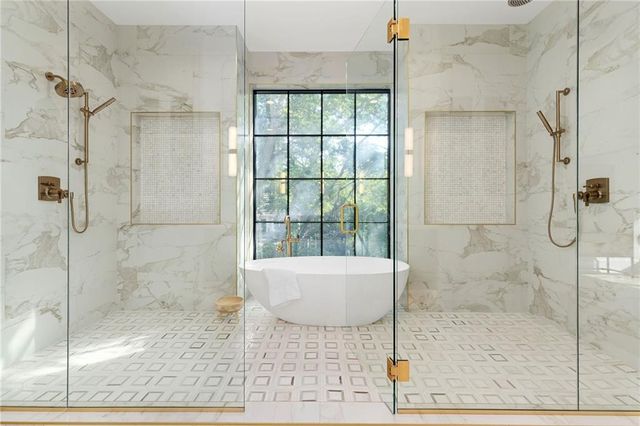 17040 S Highland Ridge Drive, Loch Lloyd, MO 64012