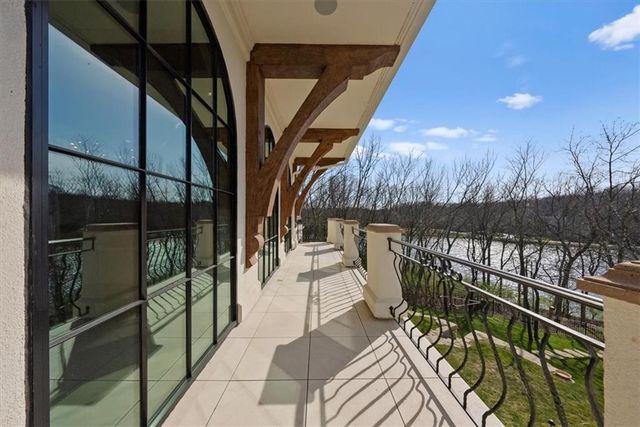 17040 S Highland Ridge Drive, Loch Lloyd, MO 64012