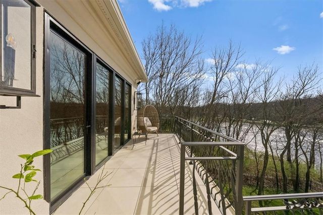 17040 S Highland Ridge Drive, Loch Lloyd, MO 64012