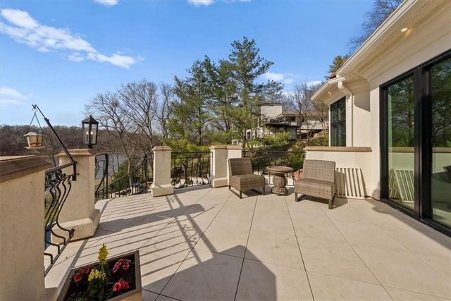 17040 S Highland Ridge Drive, Loch Lloyd, MO 64012
