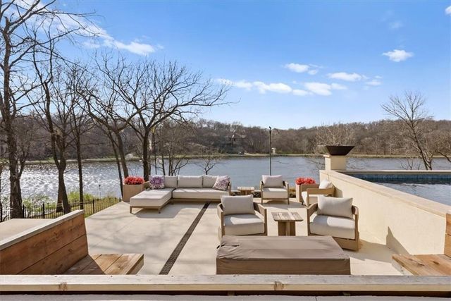 17040 S Highland Ridge Drive, Loch Lloyd, MO 64012