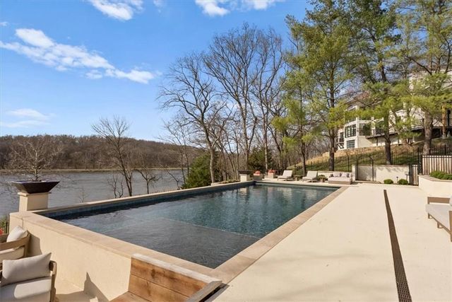 17040 S Highland Ridge Drive, Loch Lloyd, MO 64012