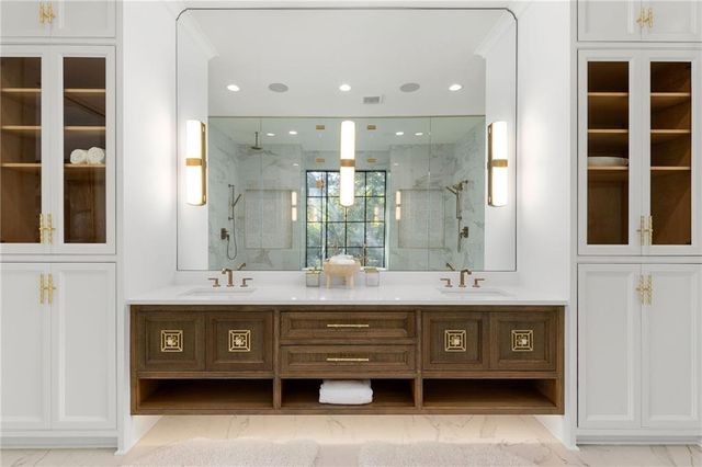 17040 S Highland Ridge Drive, Loch Lloyd, MO 64012