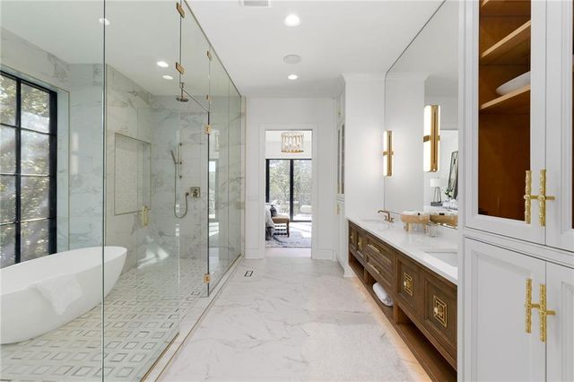 17040 S Highland Ridge Drive, Loch Lloyd, MO 64012