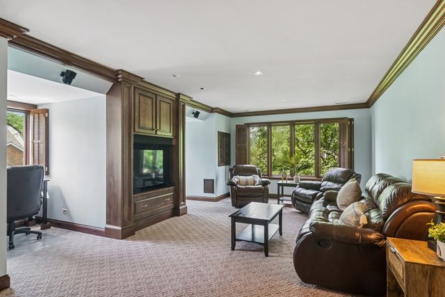 1653 N Belmont Court, Arlington Heights, IL 60004