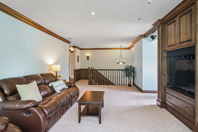 1653 N Belmont Court, Arlington Heights, IL 60004