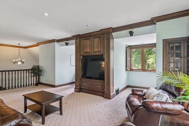 1653 N Belmont Court, Arlington Heights, IL 60004