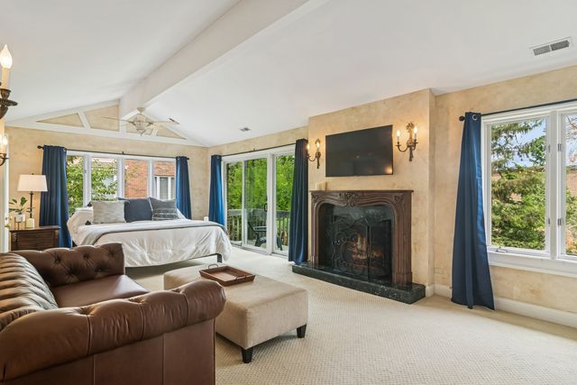 1653 N Belmont Court, Arlington Heights, IL 60004