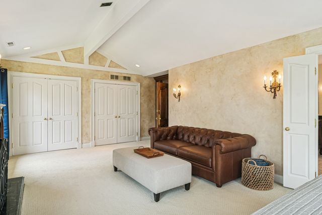 1653 N Belmont Court, Arlington Heights, IL 60004