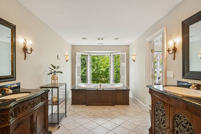 1653 N Belmont Court, Arlington Heights, IL 60004