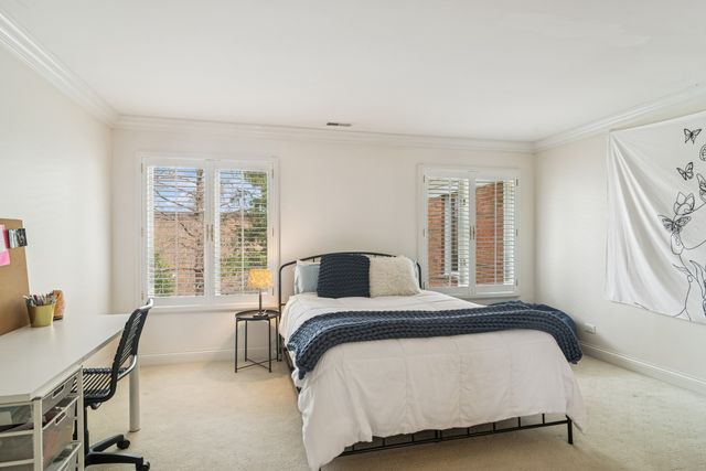 1653 N Belmont Court, Arlington Heights, IL 60004