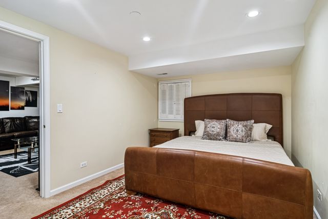 1653 N Belmont Court, Arlington Heights, IL 60004