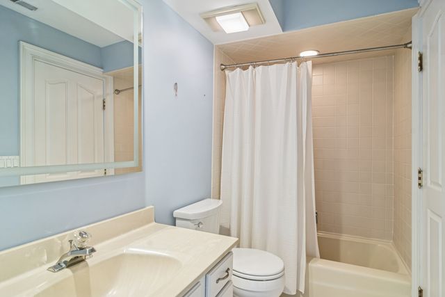 1653 N Belmont Court, Arlington Heights, IL 60004