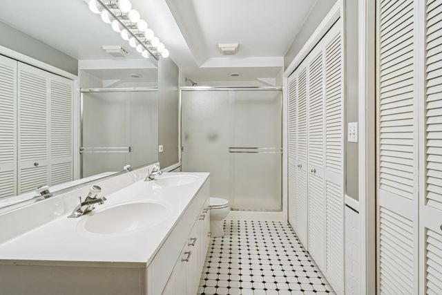 1653 N Belmont Court, Arlington Heights, IL 60004