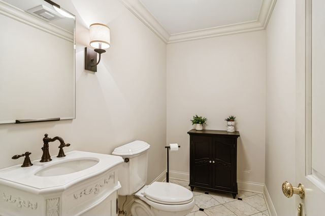 1653 N Belmont Court, Arlington Heights, IL 60004