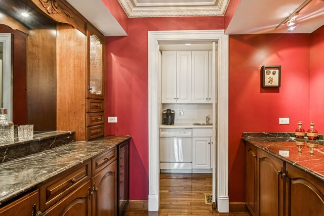 1653 N Belmont Court, Arlington Heights, IL 60004