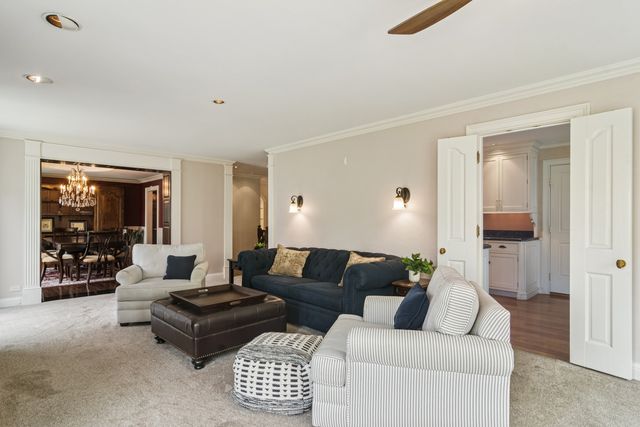 1653 N Belmont Court, Arlington Heights, IL 60004