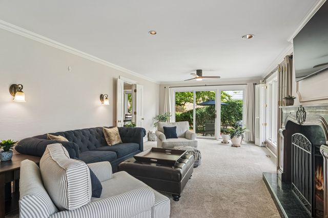 1653 N Belmont Court, Arlington Heights, IL 60004