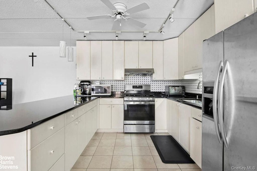 13624 Maple Avenue 3D, Flushing, NY 11355 — photo 2