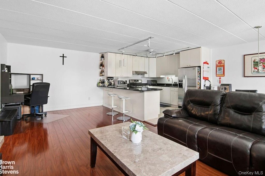 13624 Maple Avenue 3D, Flushing, NY 11355 — photo 3