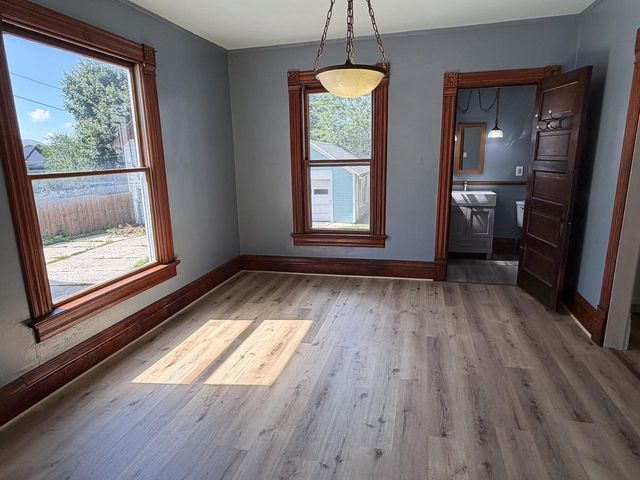 21 N Atwood Avenue, Janesville, WI 53548