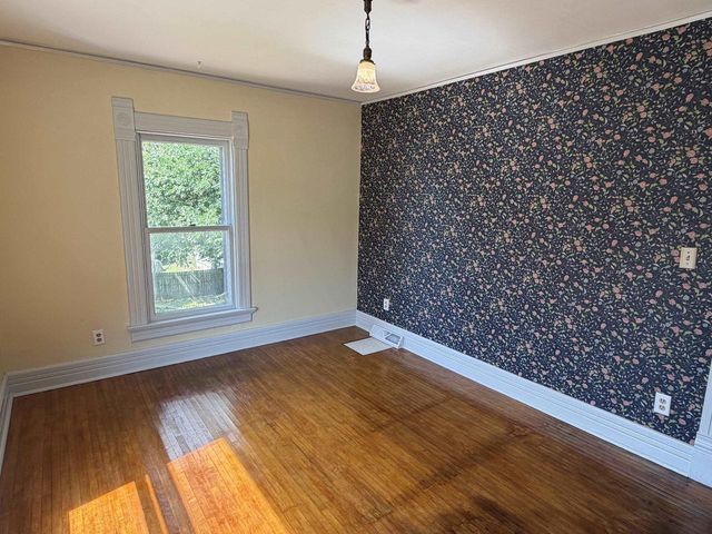 21 N Atwood Avenue, Janesville, WI 53548