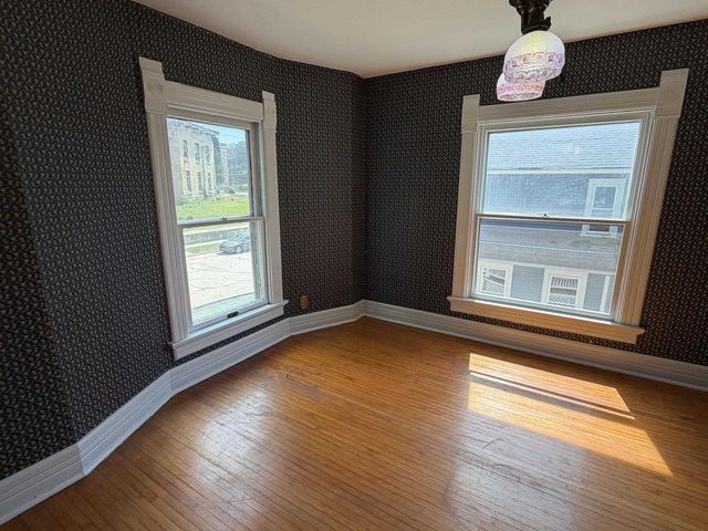 21 N Atwood Avenue, Janesville, WI 53548