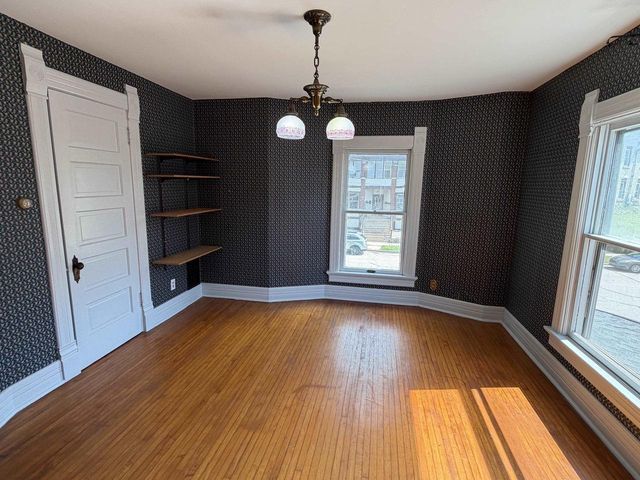 21 N Atwood Avenue, Janesville, WI 53548
