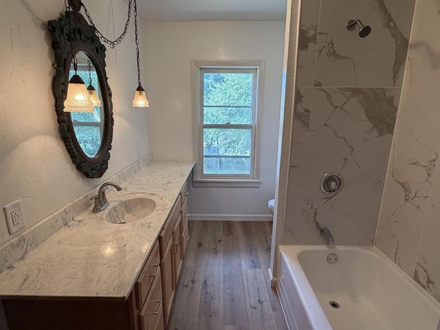 21 N Atwood Avenue, Janesville, WI 53548
