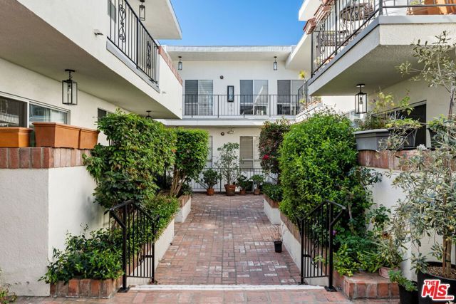 922 14th Sreet 111, Santa Monica, CA 90403