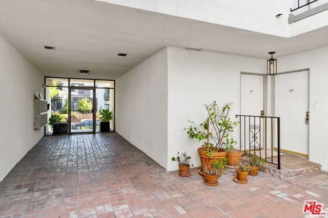 922 14th Sreet 111, Santa Monica, CA 90403