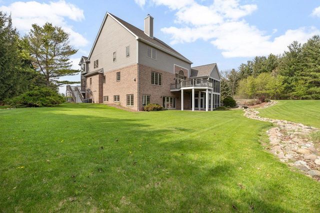 7636 Fairway LANE, West Bend, WI 53090