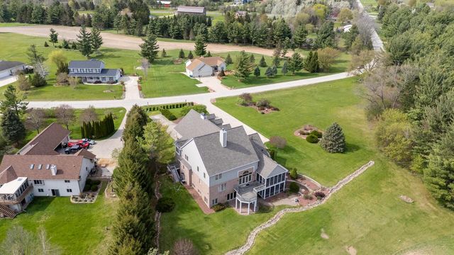 7636 Fairway LANE, West Bend, WI 53090