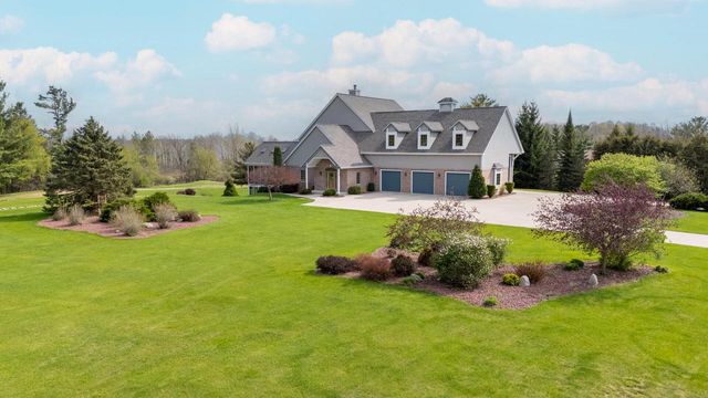 7636 Fairway LANE, West Bend, WI 53090