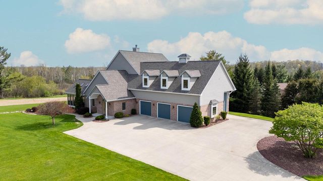 7636 Fairway LANE, West Bend, WI 53090