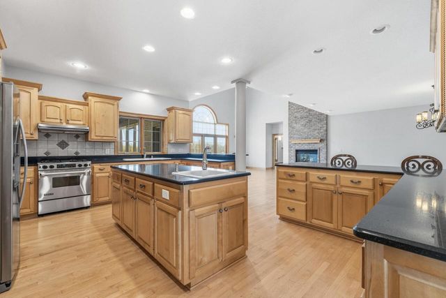7636 Fairway LANE, West Bend, WI 53090