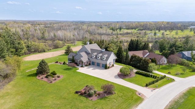 7636 Fairway LANE, West Bend, WI 53090