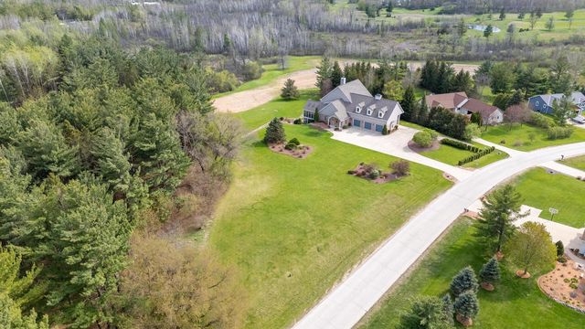 7636 Fairway LANE, West Bend, WI 53090