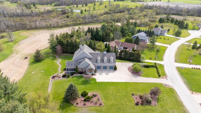 7636 Fairway LANE, West Bend, WI 53090
